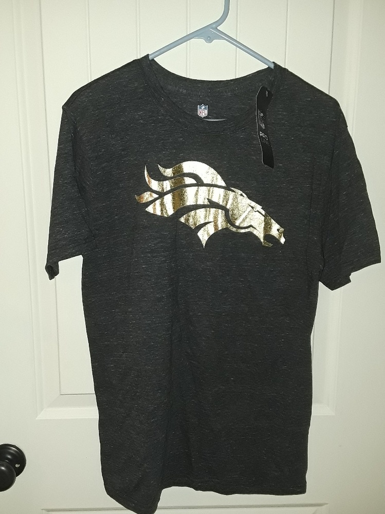 Denver Broncos NWT T-shirt